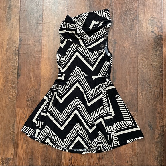 PAPAYA sleeveless, cowl neck dress, size L - Picture 2 of 12